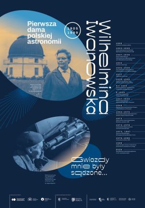 Plakat nawiązujący do wystawy ze zdjęciem kobiety w okularach.