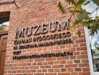Ceglana fasada Muzeum Kanału Bydgoskiego.