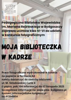 Domowa biblioteczka na plakacie konkursu fotograficznego.