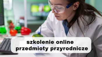 Kobieta w fartuchu laboratoryjnym i goglach.