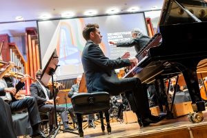 Koncert symfoniczny na fortepian i orkiestrę.