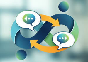 Grafika symbolizująca informację zwrotną w komunikacji interpersonalnej.