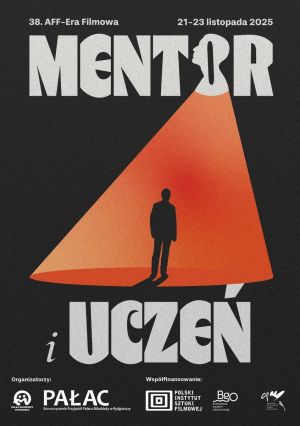 Plakat festiwalowy - postać mężczyzny w świetle reflektora.