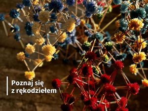 Tradycyjne ozdoby - pająki pałuckie, przestrzenne konstrukcje tworzone ze słomy i kolorowej bibuły.