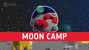 Stacja kosmiczna na Księżycu. Napis Moon Camp i logo eesa.