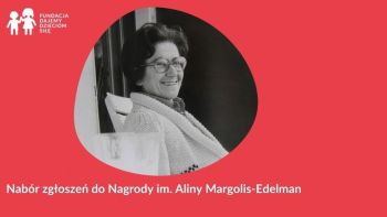 Grafika z fotografią uśmiechniętej starszej kobiety w okularach i logotypem FDDS.