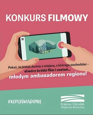 Dłonie ze smartfonem na plakacie konkursu filmowego.