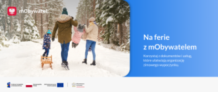 Grafika "Na ferie z mObywatelem"- rodzice i dwoje dzieci na zaśnieżonej drodze leśnej z sankami.
