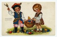 Pocztówka z namalowanymi dziećmi: dziewczynką i chłopcem, trzymające koszyk z kolorowymi jajkami.