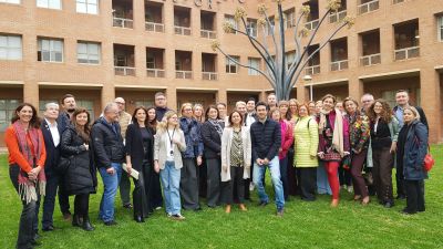 Uczestnicy wizyty pozujący do zdjęcia