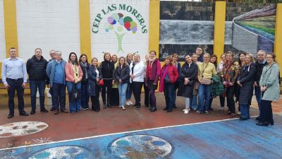 Uczestnicy wizyty pozujący do zdjęcia