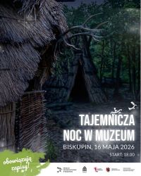 Plakat Nocy w Muzeum z chatami krytymi strzechą.