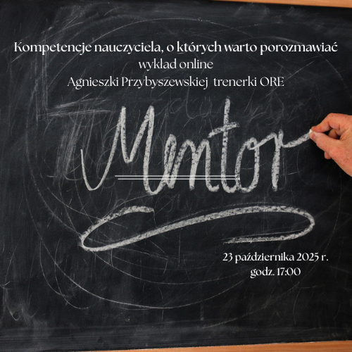 Grafika promująca wydarzenie z informacjami o nim na tablicy szkolnej i ręka pisząca kredą słowo "mentor".