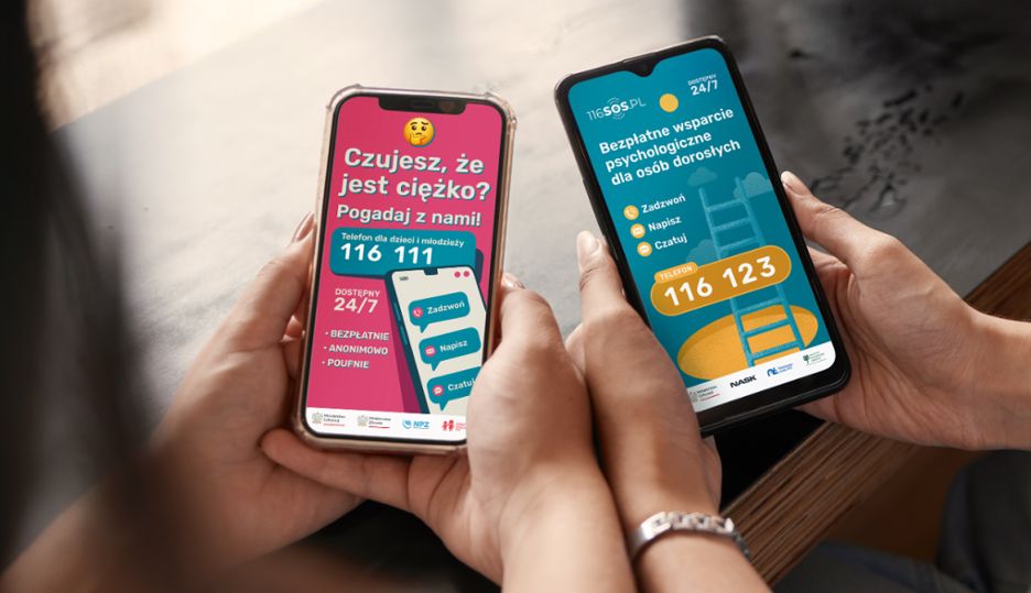 Dwa smartfony z informacjami na ekranach o liniach pomocowych.