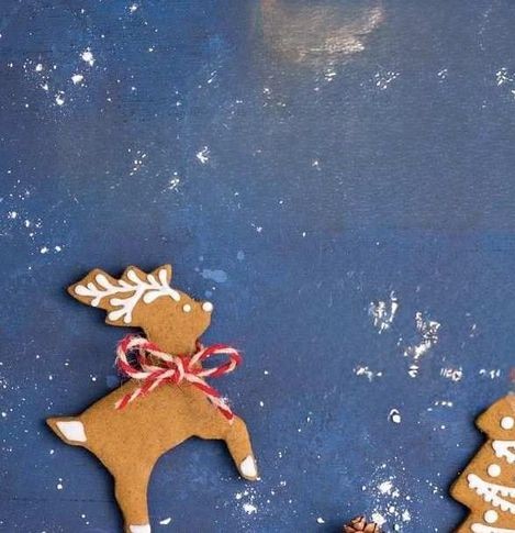 Renifer i choinka z piernika.