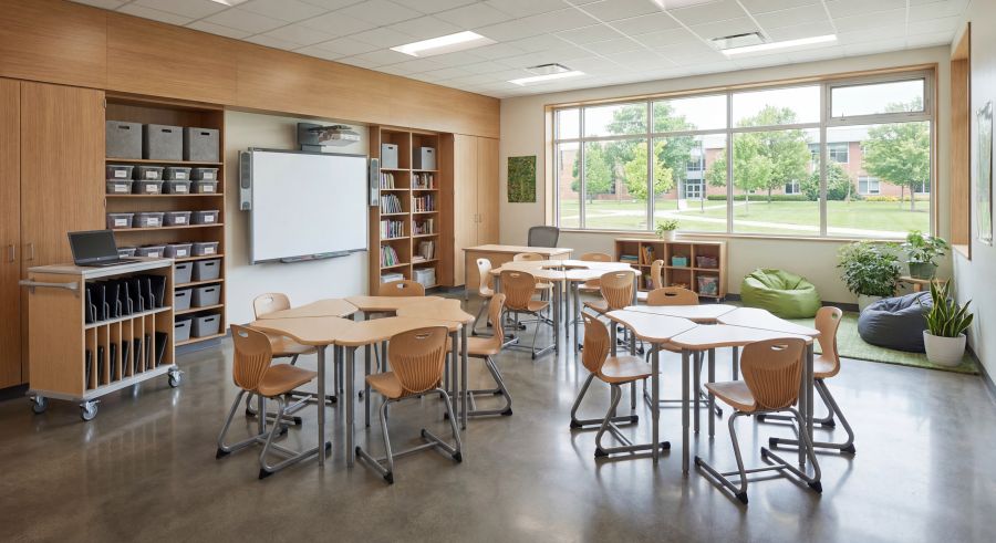 Sala do zajęć w nowoczesnej szkole.