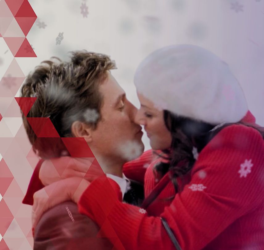 Obejmująca się para - kadr z filmu.