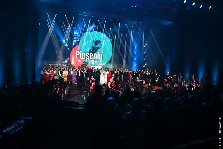 Artyści  na scenie Film Song Festival Bydgoszcz.