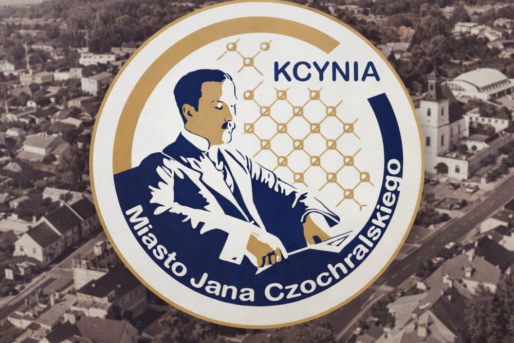 Logo Kcyni z wizerunkiem Jana Czochralskiego.
