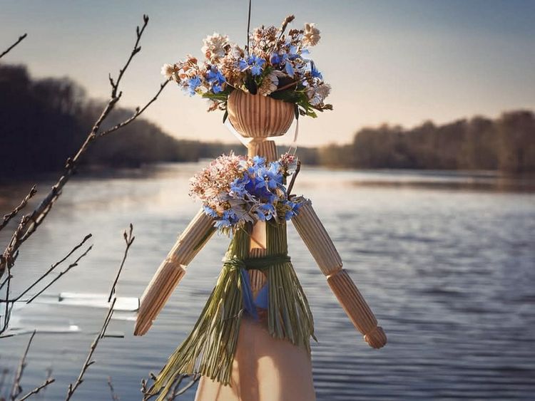 Marzanna nad rzeką.