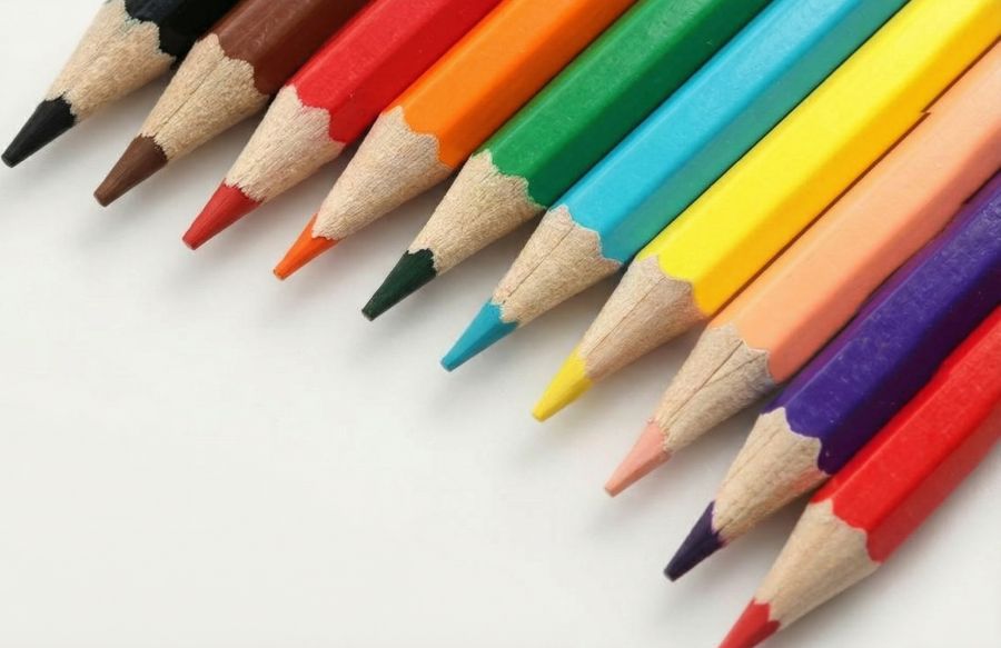 Kolorowe kredki.