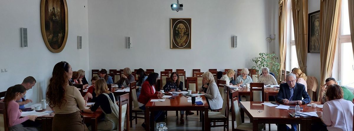 Praca w zespołach zadaniowych podczas szkolenia.