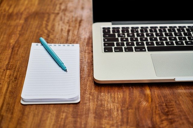 Notatnik i laptop, Pixabay