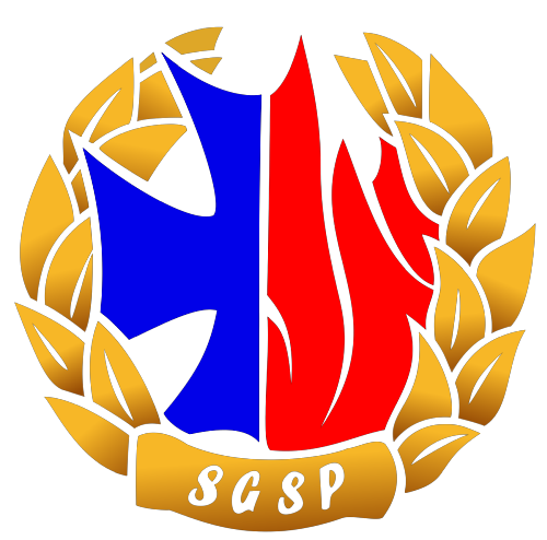 Szkoła Główna Służby Pożarniczej - logo. Wpisany w złoty wieniec niebieski półkrzyż i czerwone płomienie.