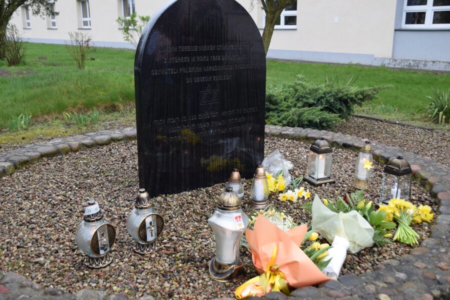 Obelisk macewa ku czci pomordowanych Żydów Włocławka, ul. Nowomiejska