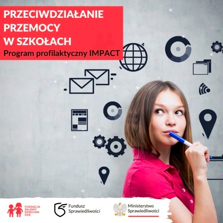 Plakat szkolenia z logotypami organizatorów, dziewczynka w otoczeniu ikonek internetowych