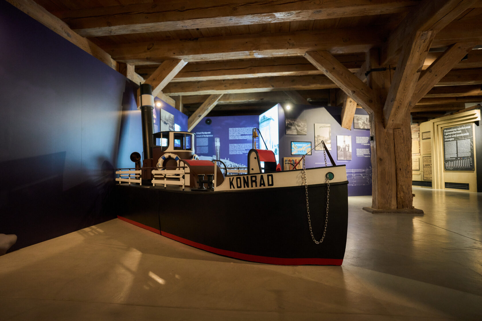 Makieta barki w Młynach Rothera - część wystawy stałej pt. "Węzły".