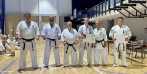 Szymon Majewski z Lipnowskiego Klubu Kyokushn Karate z egzaminatorami