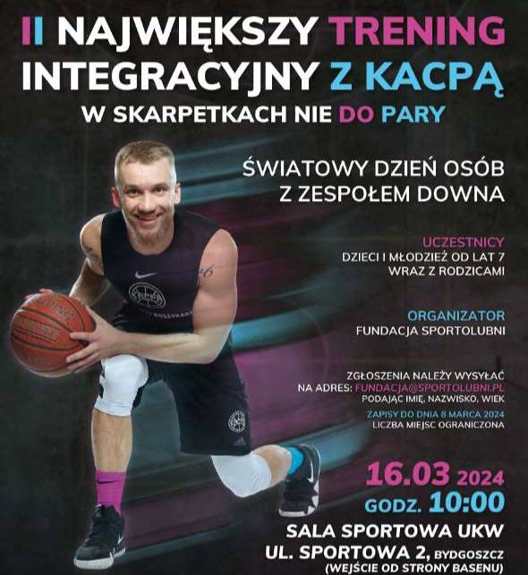 Plakat informacyjny z wizerunkiem koszykarza - Trening integracyjny z Kacpą.