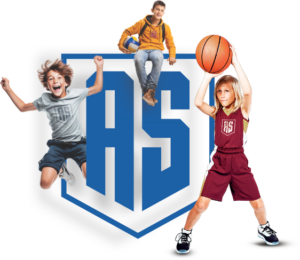 Troje dzieci w dynamicznych pozach z piłkami przy dużym logo Aktywnej Szkoły.