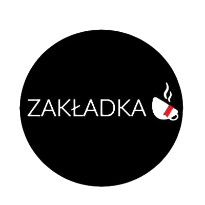 Filiżanka z parującym napojem w logo kawiarni "Zakładka".