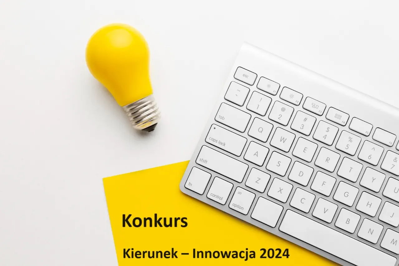 Żółta żarówka obok klawiatury komputerowej. Napis: Konkurs "Kierunek -Innowacje 2024".